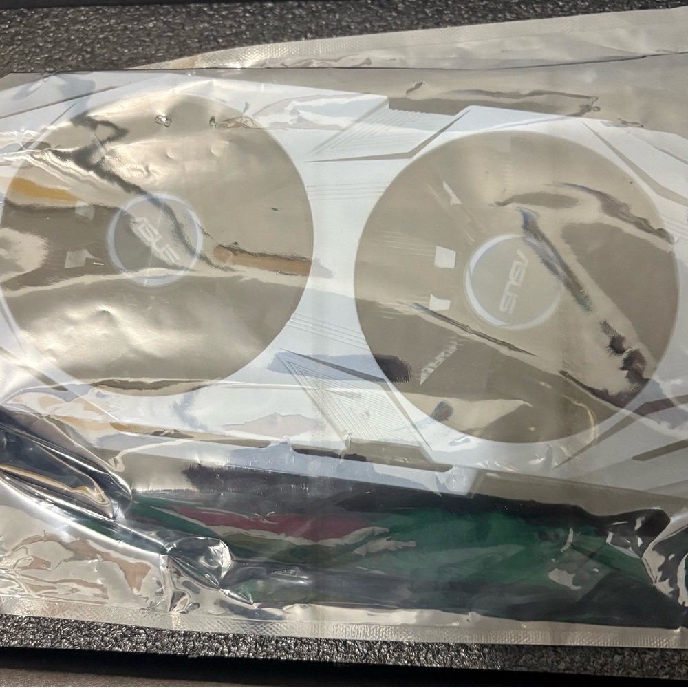 ASUS Dual-Fan White Graphics Card - Picture 5 of 6